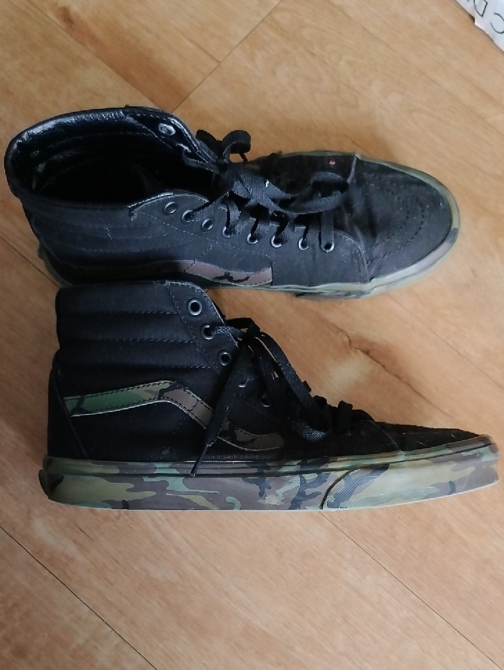 vans sk8hi Men's High-Top Canvas Sneakers in Black with Camo Sole